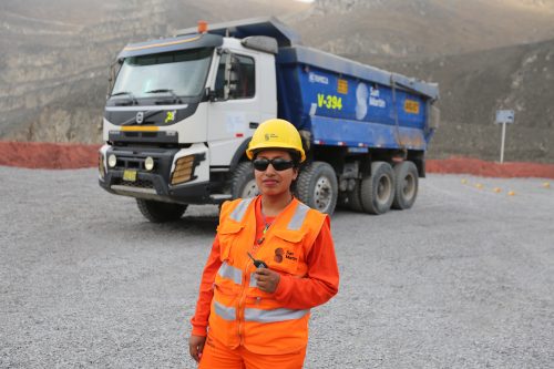 Sa MARTÍN PROMUEVE LA FORMACIÓN DE MUJERES EN LA CONDUCCIÓN DE CAMIONES VOLQUETES