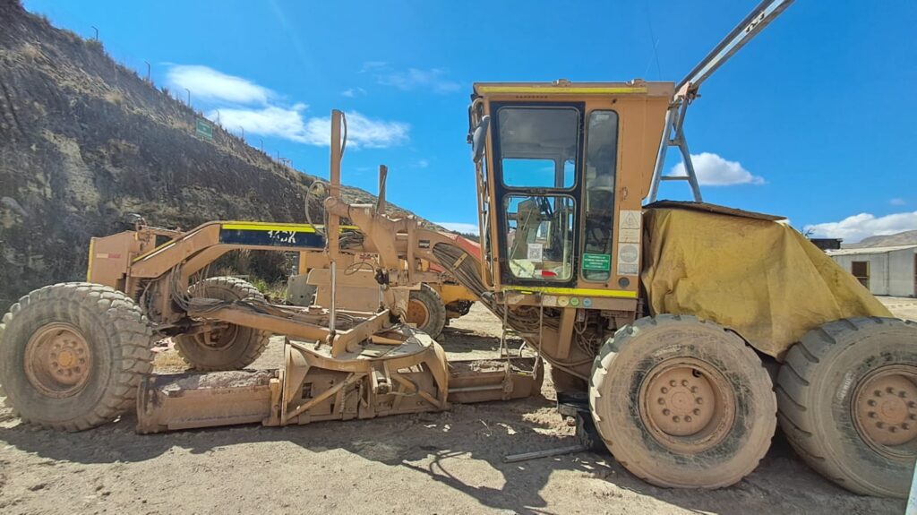 Motoniveladora CATERPILLAR 140K
